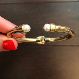 FREE W PURCHASE Banana Republic Pearl End Bracelet